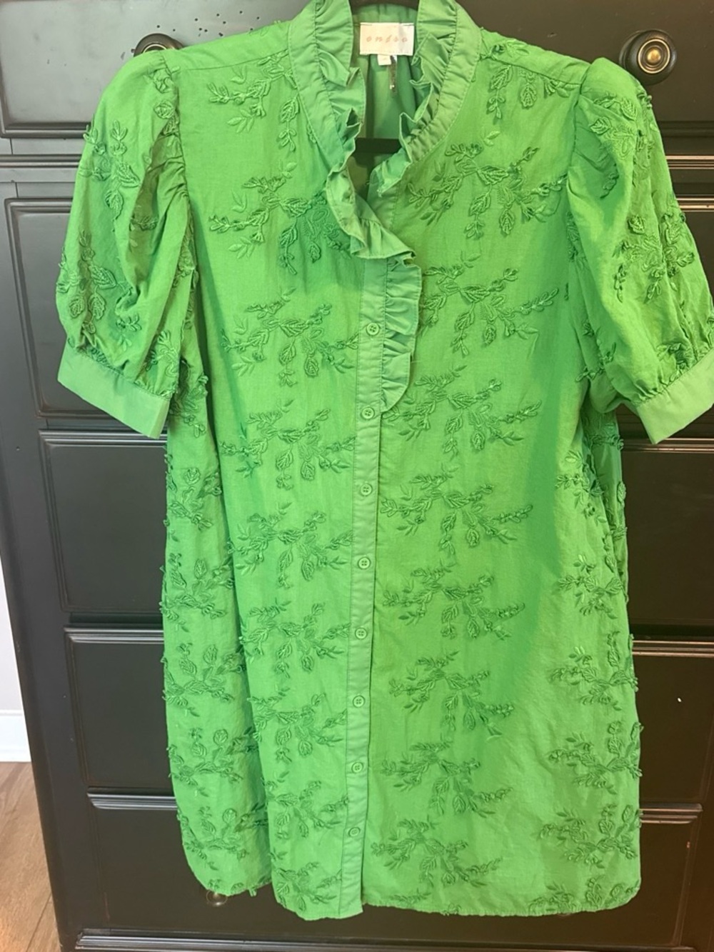 entro Green Embroidered Ruffle-Trim Button-Down Top